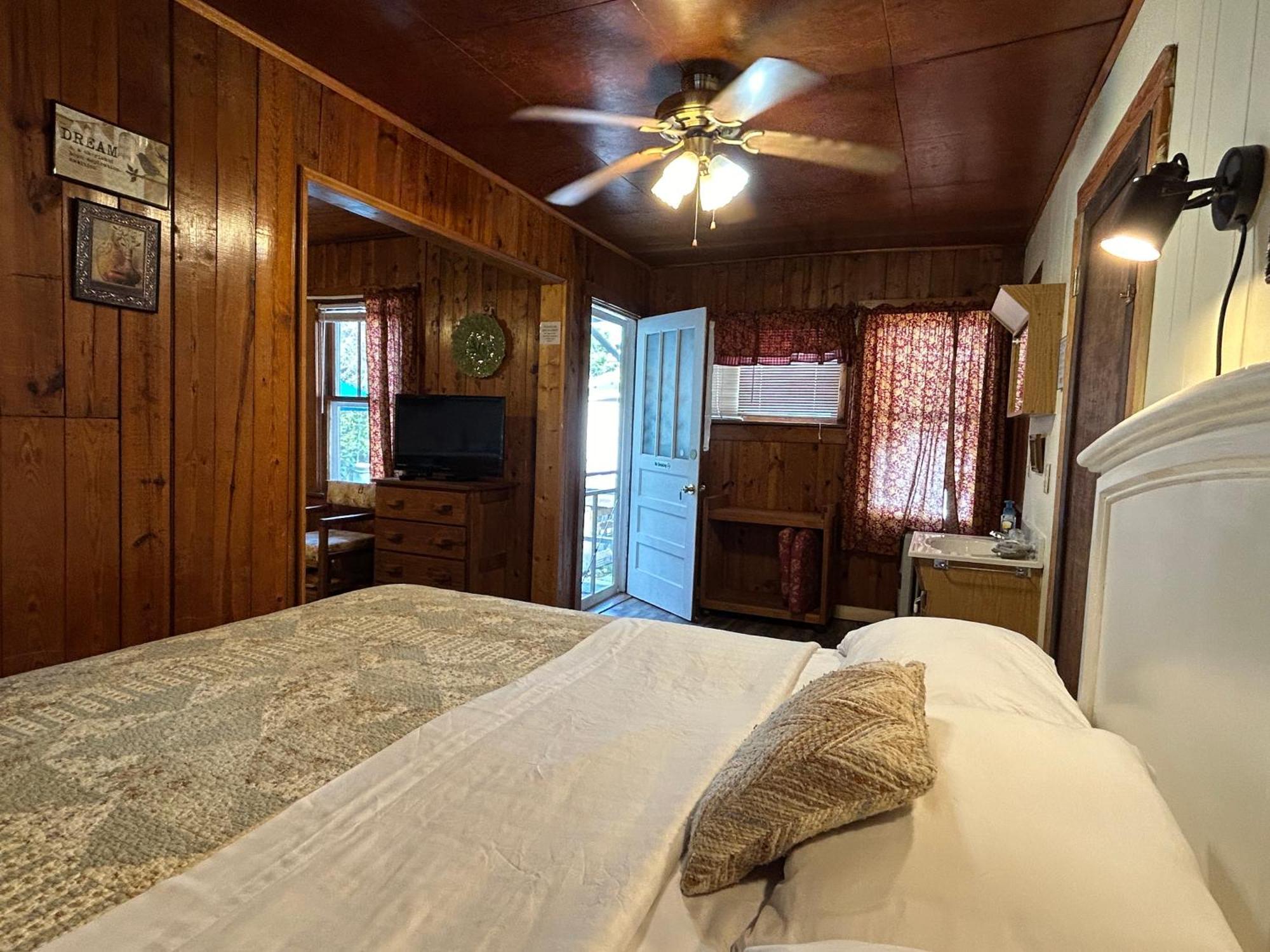 הנדרסונוויל Mountain Lake Cottages מראה חיצוני תמונה